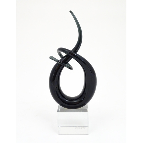 199 - A Murano glass abstract sculpture. Approx 9