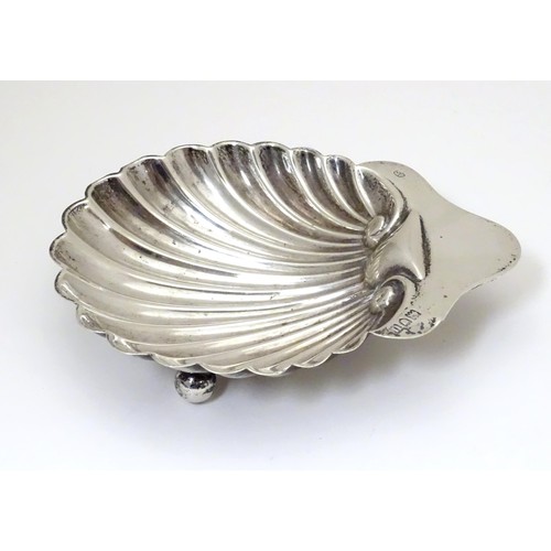 326 - A silver butter dish of shell form. Hallmarked London 1915 maker Josiah Williams & Co (David Landsbo... 