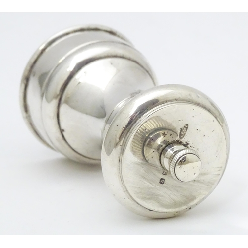 279 - A silver pepper mill / grinder, hallmarked Birmingham 1950 maker John Grinsell & Sons. Approx. 3 1/2... 