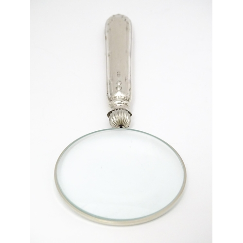 304 - A silver handled magnifying glass. Approx. 5 1/2