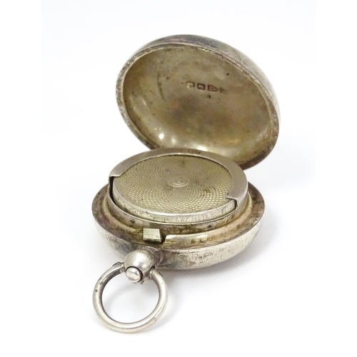 311 - A Victorian silver sovereign case hallmarked Chester 1887. Approx 1 /4