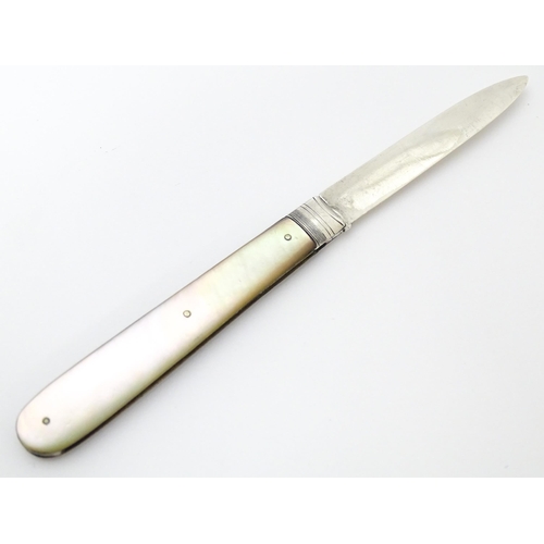 370 - A Victorian silver folding fruit knife with mother of pearl handle, hallmarked Sheffield 1870 maker ... 