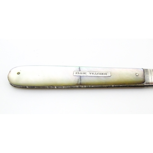 370 - A Victorian silver folding fruit knife with mother of pearl handle, hallmarked Sheffield 1870 maker ... 