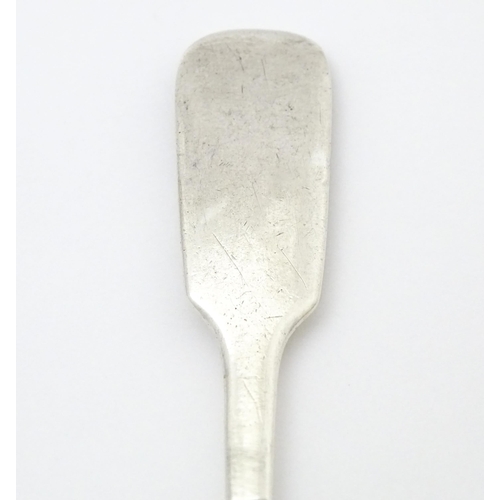 375 - A Victorian silver Fiddle pattern mustard spoon hallmarked London 1892, maker Josiah Williams & Co A... 