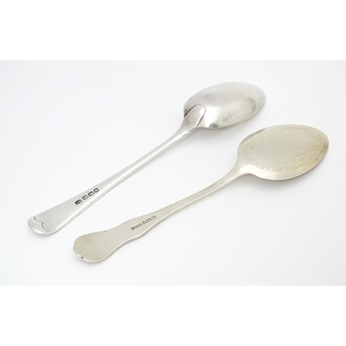 376 - A silver preserve spoon hallmarked Sheffield 1909 maker P Ashberry & Sons together with a silver tea... 