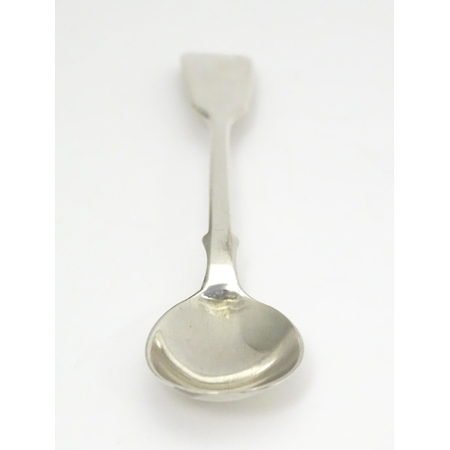 396 - A Victorian silver Fiddle pattern mustard spoon, hallmarked London 1844, maker Charles Boyton II. Ap... 