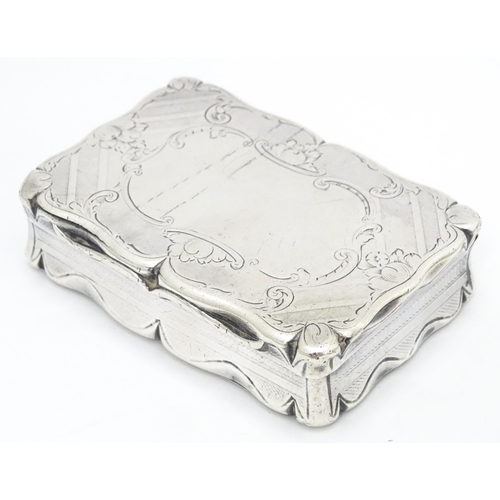 397 - A Victorian silver snuff box with engraved and engine turned decoration. Hallmarked Birmingham c.184... 