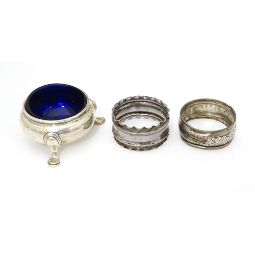 400 - A silver salt with blue glass liner, hallmarked London 1916, maker Goldsmiths & Silversmiths Co. Ltd... 