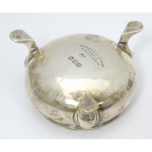 400 - A silver salt with blue glass liner, hallmarked London 1916, maker Goldsmiths & Silversmiths Co. Ltd... 