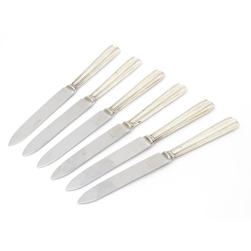 418 - Six Art Deco silver handled tea knives hallmarked London 1936 / 8, maker Josiah Williams & Co. Appro... 