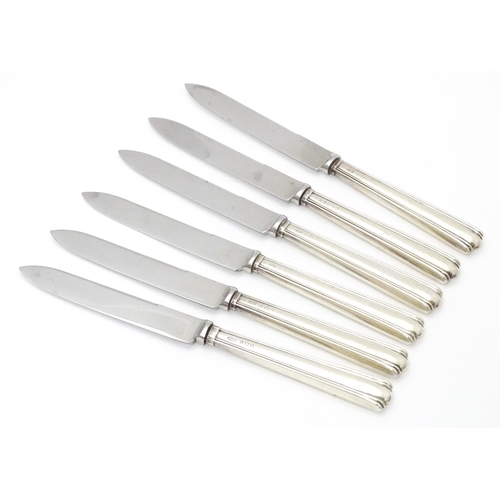 418 - Six Art Deco silver handled tea knives hallmarked London 1936 / 8, maker Josiah Williams & Co. Appro... 