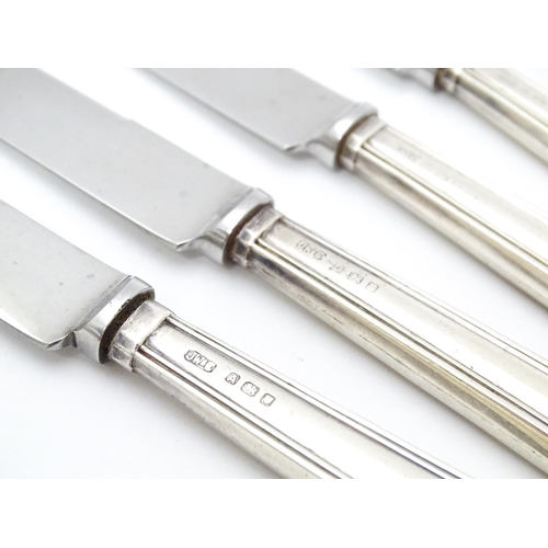 418 - Six Art Deco silver handled tea knives hallmarked London 1936 / 8, maker Josiah Williams & Co. Appro... 