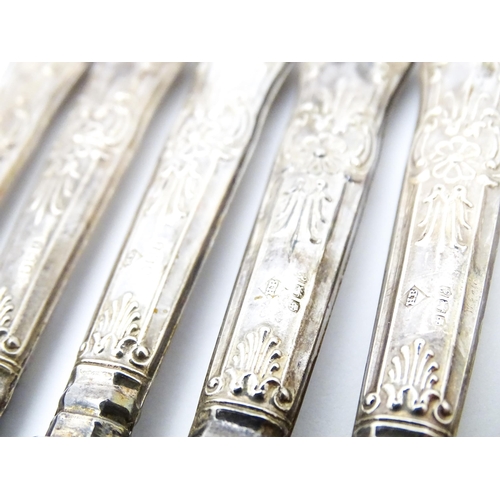 419 - A cased set of six silver handled Kings pattern cake / pastry forks, hallmarked Sheffield 1972, make... 