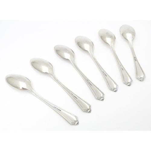 420 - A set of six silver teaspoons hallmarked Birmingham 1924, maker Docker & Burn Ltd. Approx. 4 1/2