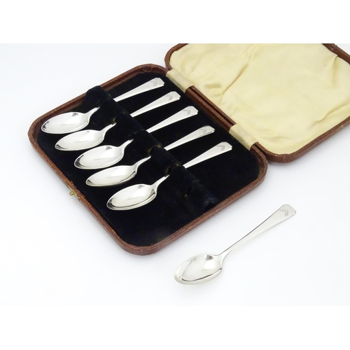 423 - A set of six silver Art Deco teaspoons hallmarked London 1938, maker Goldsmiths & Silversmiths Co. L... 