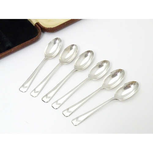 423 - A set of six silver Art Deco teaspoons hallmarked London 1938, maker Goldsmiths & Silversmiths Co. L... 