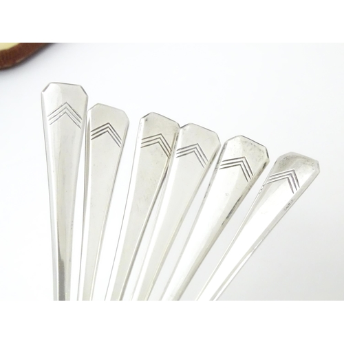 423 - A set of six silver Art Deco teaspoons hallmarked London 1938, maker Goldsmiths & Silversmiths Co. L... 