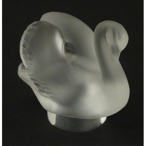 192 - A Lalique model of a swan. Approx 2