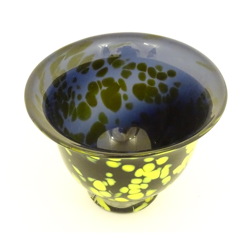 195 - A Welsh art glass bowl with mottled yellow detail. Signed under Laugharne. Approx 3 1/4