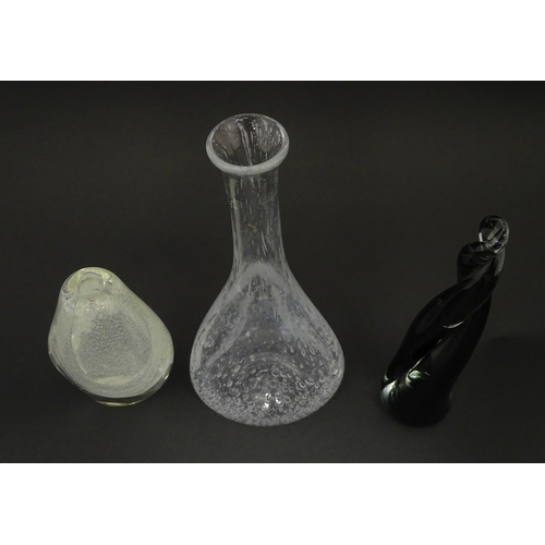 198 - Three items of studio / art glass, comprising a glass vase in the manner of Gunnel Nymen / Nuutajarv... 