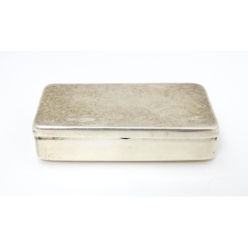 470 - A Geo V silver large vinaigrette / snuff box, the shaped lid opening to reveal pierced grille and gi... 