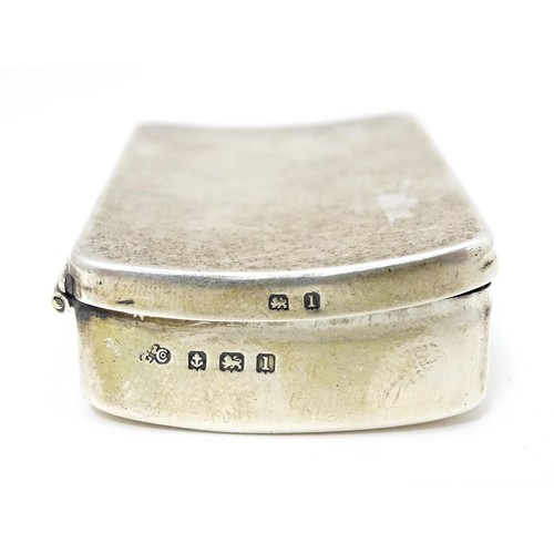 470 - A Geo V silver large vinaigrette / snuff box, the shaped lid opening to reveal pierced grille and gi... 