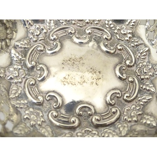 485 - A silver pin dish with pierced and embossed decoration. Hallmarked Birmingham 1900 maker Miller Brot... 