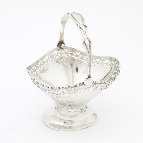 512 - A silver sugar basket with swing handle, hallmarked Birmingham 1927 maker Henry Matthews  Approx. 3 ... 