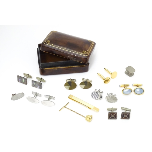 700 - A leather stud box containing assorted cufflinks etc, to include Mexican silver cufflinks with abalo... 