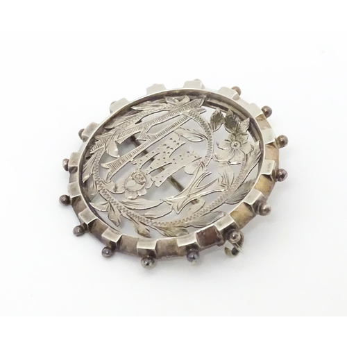 712 - A silver brooch of circular form titled ' Amy' to centre. Approx 1 1/2