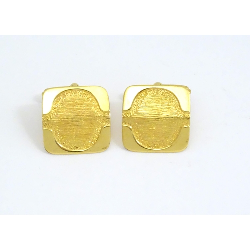 727 - A pair of 9ct gold gentleman's cufflinks (2)