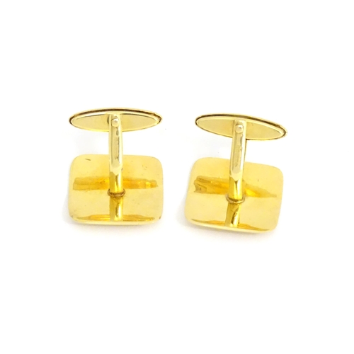 727 - A pair of 9ct gold gentleman's cufflinks (2)