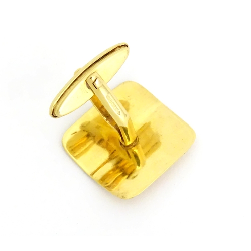 727 - A pair of 9ct gold gentleman's cufflinks (2)