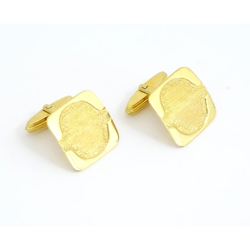 727 - A pair of 9ct gold gentleman's cufflinks (2)