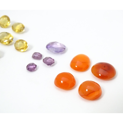 736 - A quantity of assorted loose stones to include citrine, amethyst, carnelian etc.