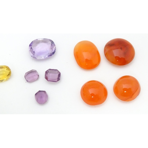 736 - A quantity of assorted loose stones to include citrine, amethyst, carnelian etc.