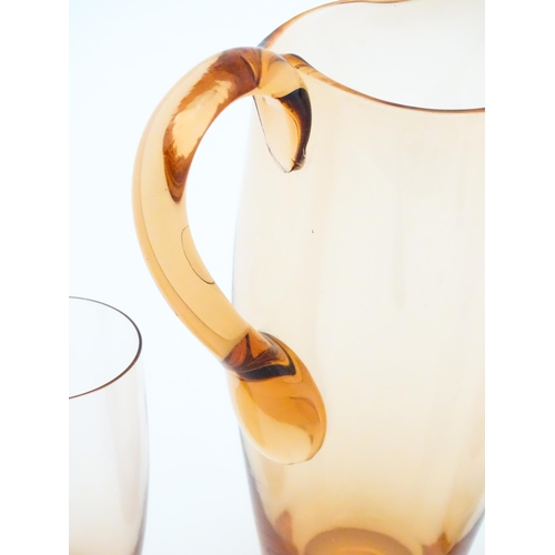 221 - A peach glass lemonade set comprising jug and six glasses. Jug approx. 9 1/2