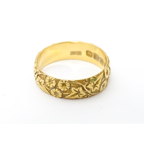 617 - An early 20thC 18ct gold ring with floral and foliate detail. Ring size approx. P