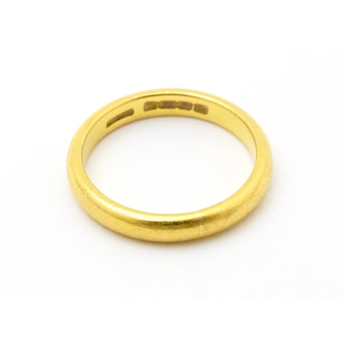 623 - A 22ct gold ring. Ring size approx. M