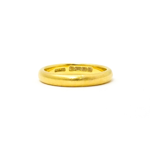 623 - A 22ct gold ring. Ring size approx. M