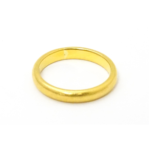 623 - A 22ct gold ring. Ring size approx. M