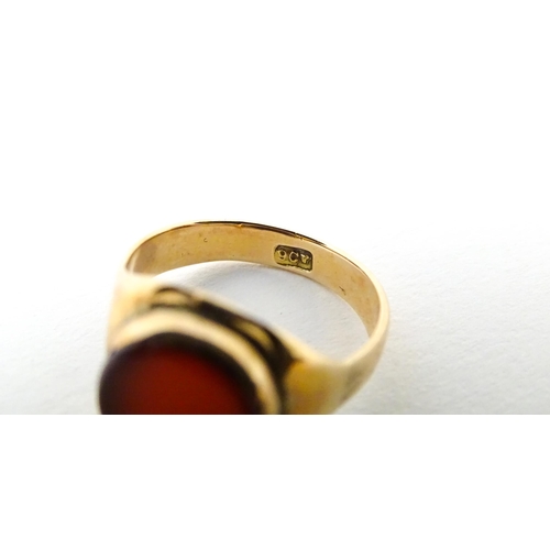 624 - A 9ct gold signet ring set with central carnelian. Ring size approx. I 1/2