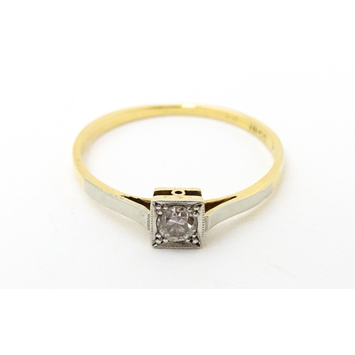 626 - An 18ct gold ring with platinum set diamond solitaire. Ring size approx. Q