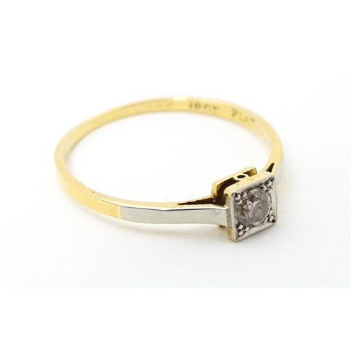 626 - An 18ct gold ring with platinum set diamond solitaire. Ring size approx. Q