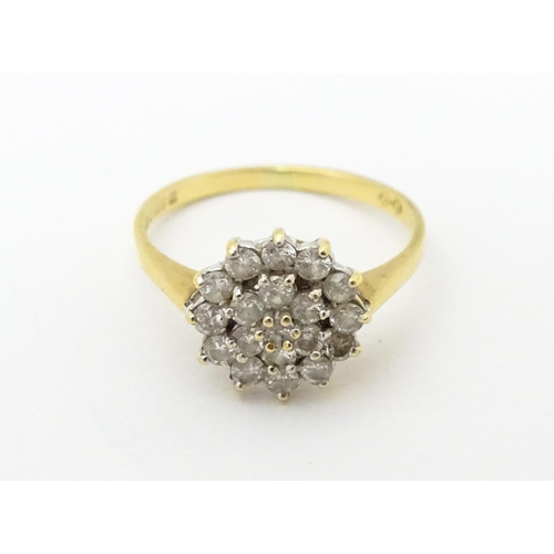 631 - An 18ct gold ring set with diamond cluster. Ring size approx. J 1/2