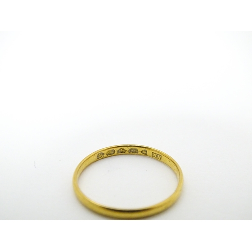 635 - A Victorian 22ct gold ring. Ring size approx. O