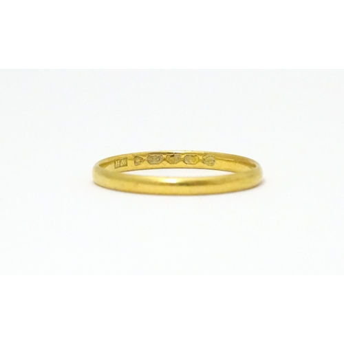 635 - A Victorian 22ct gold ring. Ring size approx. O