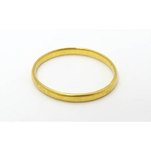 635 - A Victorian 22ct gold ring. Ring size approx. O