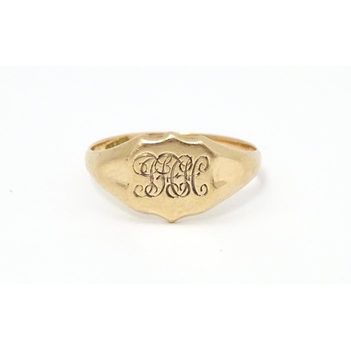 641 - A 9ct gold signet ring. Ring size approx. N