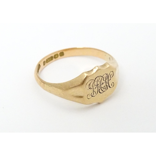 641 - A 9ct gold signet ring. Ring size approx. N